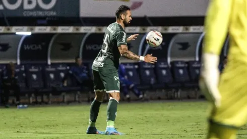 Foto: Beno Küster Nunes/AGIF – Leandro Castán cometeu o pênalti em Daniel Amorim na partida contra o Vila Nova
