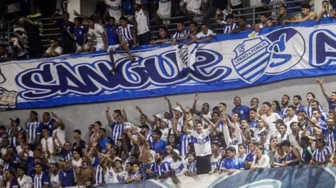 Morgana Oliveira/CSA. Torcida azulina teve dificuldade de acessar arquibancada visitante durante o clássico contra o CRB