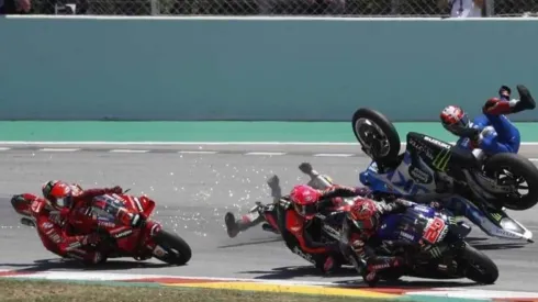 Foto: Divulgação MotoGP – Bagnaia, Nakagami e Rins em acidente na Catalunha
