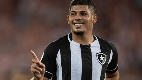 John Textor apresenta projeto tentador para manter Erison no Botafogo