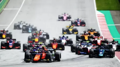Largada da segunda corrida da Fórmula 2 na Áustria — Foto: Getty Images
