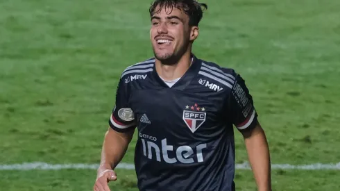 Igor Gomes com a camisa do São Paulo (Foto: Marcello Zambrana/AGIF)
