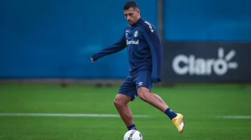 Diego Souza é uma das baixas no Grêmio para jogo contra o Sport, em confronto direto por vaga no G-4 da Série B
