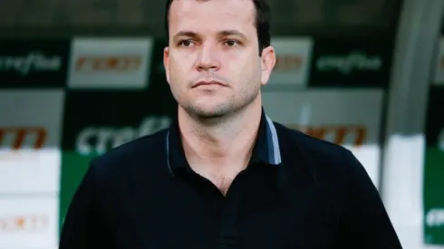 Divulgação/CRB. Daniel Paulista esboça equipe que enfrenta o Ituano nesta sexta