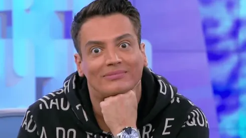 Léo Dias é jornalista de famosos (Foto: Reprodução/SBT)