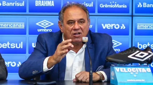 Foto: Lucas Uebel/Grêmio/Divulgação – Denis Abrahão: dirigente descartou a contratação de defensor
