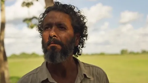 José Leôncio 'escorraça' Tadeu em Pantanal.
