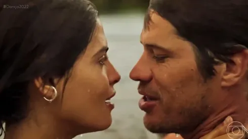Os personagens Guta (Julia Dalavia) e Tadeu (José Loreto) em 'Pantanal'. Imagem: Reprodução TV Globo.
