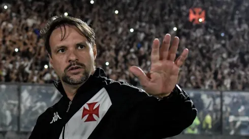 Thiago Ribeiro/AGIF/ "Inacreditável esse cara ter sido contratado"; torcida do Vasco se irrita com Maurício Souza após empate.
