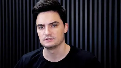 Foto: Reprodução/YouTube – Felipe Neto endossa revolta da torcida celeste com VAR
