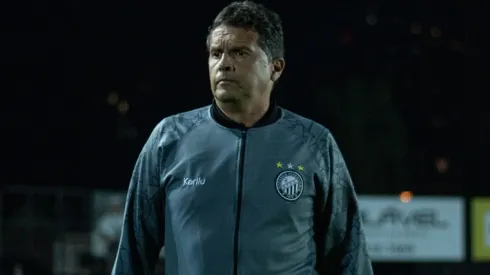 Joao Vitor Rezende Borba/AGIF. Claudinei Oliveira se preocupa com 'pedra no caminho' do Operário-PR na sequência da Série B