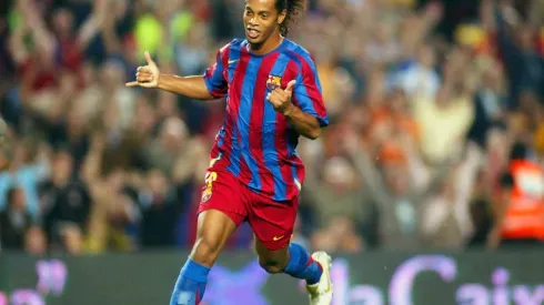 Ronaldinho viveu o auge da carreira no Barcelona e inspirou gerações, incluindo a do novo reforço do Clube
