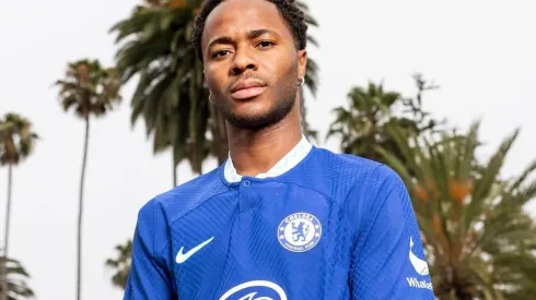 Sterling foi anunciado pelo Chelsea nesta quarta-feira (13); depois dele, Clube deve fechar com outro jogador para integrar o time titular