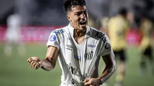 Raul Baretta/AGIF – Marcos Leonardo é procurado por jogador do Corinthians após clássico com o Santos
