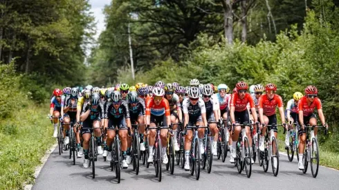 Tour de France feminino começou neste domingo (24)
