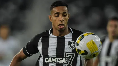 Victor Sá desfalcará o Botafogo por utilizar substância que pode dar positivo no antidoping