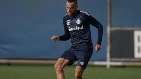 Foto: Maxi Franzoi/AGIF – Guilherme está de volta ao Grêmio após passagem pelo futebol árabe
