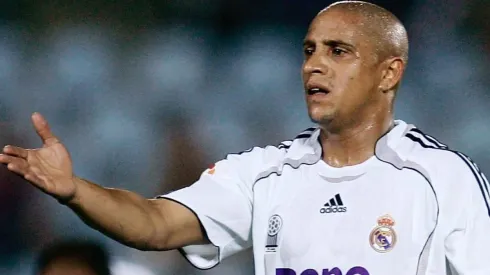 (Photo by Denis Doyle/Getty Images) – Roberto Carlos era o lateral do Real Madrid na época.
