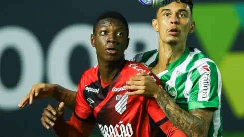 Foto: Pedro H. Tesch/AGIF - Babi só jogou nove partidas em 2022 e será emprestado pelo Athletico