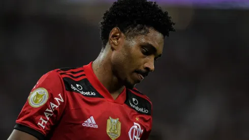 Vitinho foi negociado pelo Flamengo (Foto: Thiago Ribeiro/AGIF)