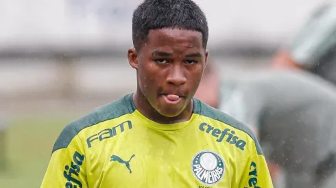 Foto: Rafael Vieira/AGIF – Palmeiras não quer negociar o jovem com a dupla da Espanha.
