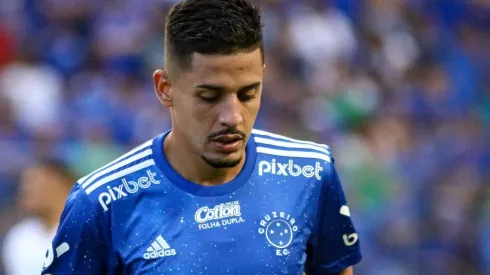 Neto Moura está suspenso no Cruzeiro (Foto: Fernando Moreno/AGIF)
