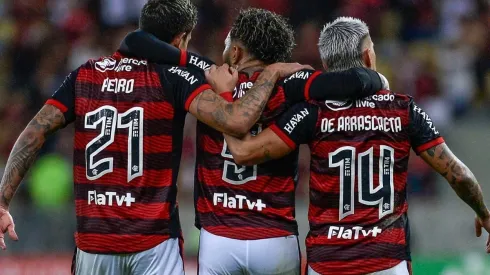 Foto: Marcelo Cortes/CR Flamengo/Divulgação – Para o lateral, o companheiro tem qualidade para jogar na Europa
