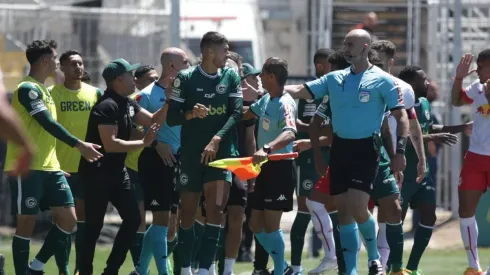 Foto: Diogo Reis/AGIF – Pedro Raul recebeu cartão por comemoração em jogo do Goiás
