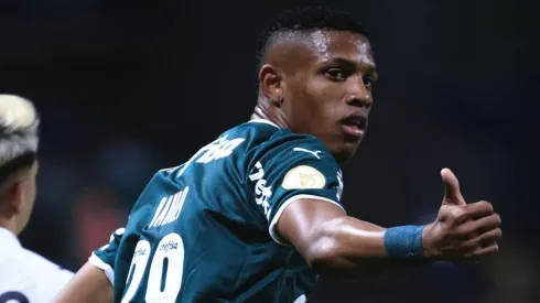 "Isso se complicou..."; Expulsão de Danilo do Palmeiras 'frustra' e 'esquenta' bastidores do Barcelona devido a atacante palmeirense