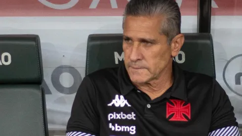 Foto: Fernando Moreno/AGIF – Jorginho: técnico desabafou após derrota do Vasco
