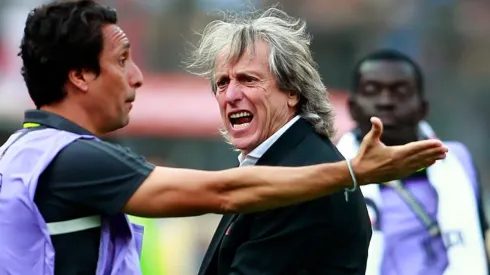 Foto: Daniel Apuy/Getty Images – Jorge Jesus durante a final da Libertadores de 2019, conquistada pelo Flamengo em Lima
