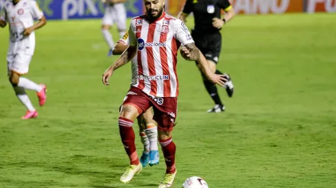 Foto: Rafael Vieira/AGIF – João Lucas foi sincero após derrota do Náutico
