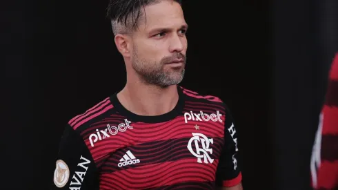 Foto: Ettore Chiereguini/AGIF – Diego Ribas tem futuro indefinido no Fla, que busca reposição no mercado
