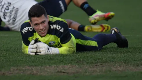 Foto: Maxi Franzoi/AGIF – Brenno voltará ao time titular do Grêmio.
