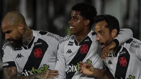 Foto: Thiago Ribeiro/AGIF – Quintero, Andrey e Nenê
