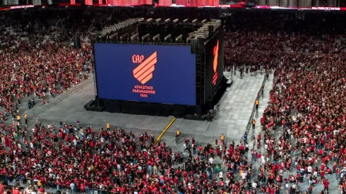 Foto: Robson Mafra/AGIF – Torcida se reuniu na Arena da Baixada na grande final.
