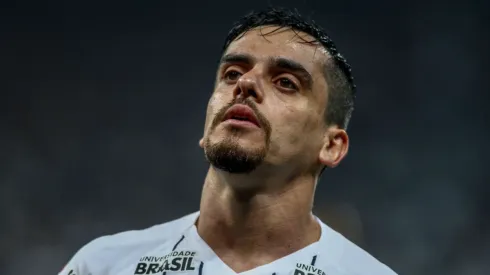 Foto: Miguel Schincariol/Getty Images – Fagner vive momento delicado no Corinthians em 2022
