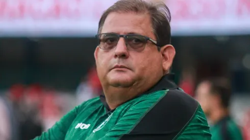 Gabriel Machado/AGIF – Guto Ferreira, técnico do Coritiba
