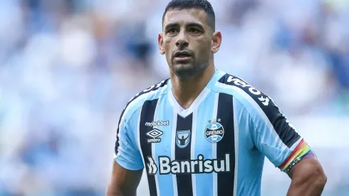 Foto: Pedro H. Tesch/AGIF – Diego Souza subiu com o Grêmio para a Série A
