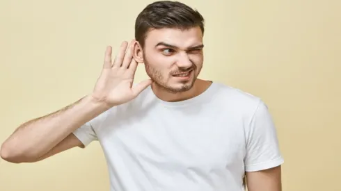 Homem passou cinco anos com protetor de ouvido alojado no ouvido