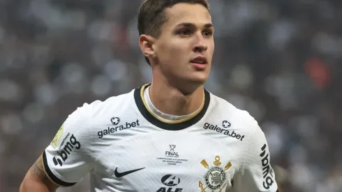 Foto: Marcello Zambrana/AGIF – Mateus Vital terminou a temporada como titular do Corinthians
