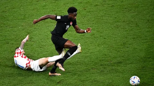 Photo by Stuart Franklin/Getty Images – Alphonso Davies marca gol relãmpago
