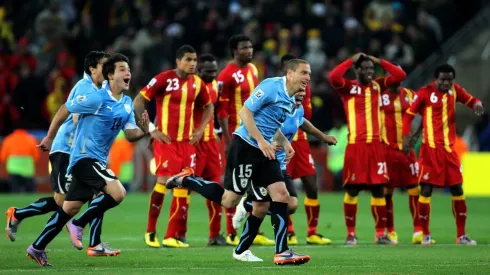 Photo by Clive Rose/Getty Images – Uruguai e Gana se encaram novamente em uma Copa do Mundo depois das quartas de final de 2010
