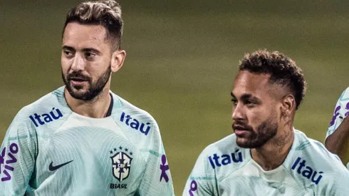 Foto: Pedro Martins/AGIF – Everton Ribeiro e Neymar
