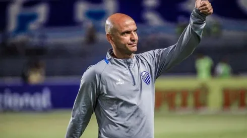 Reprodução/ Twitter. Adriano Rodrigues foi efetivado como treinador para 2023