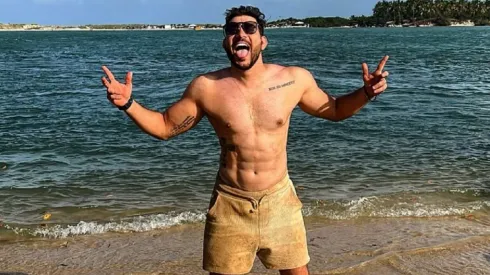 Caio Afiune posta foto em praia do Nordeste, mas seguidores percebem erro na edição
