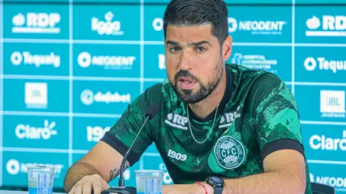 Foto: Coritiba/Divulgação – António Oliveira: técnico ainda receberá reforços no Coxa
