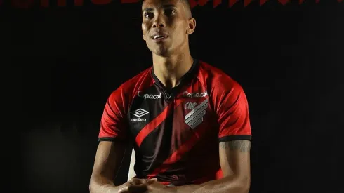 Madson foi anunciado no Athletico Paranaense – Foto: Site oficial do Athletico Paranaense
