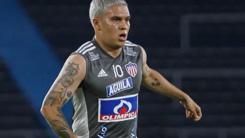 Foto: Divulgação/@JuniorClubSA – Ex-alvo do Santos, JuanFer Quintero está em apuros no Junior Barranquilla