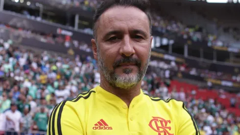 Foto: Ettore Chiereguini/AGIF – Vítor Pereira tomou decisão polêmica no Flamengo
